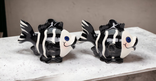 Ceramic black and white fish - black,